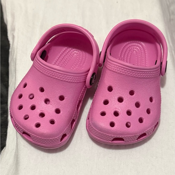 Pink 2/3 Infant Crocs - Picture 1 of 4